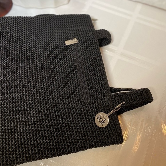 Unbelievable Price! Perfect All Season Bag! Easy to clean and travel with. - Picture 6 of 12